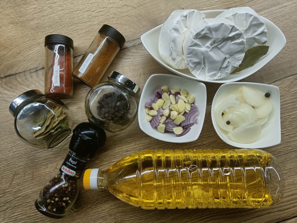 ingredience na nakládaný hermelín
